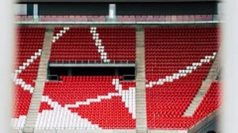 “东契奇狂砍高分，詹皇并肩作战，湖人强势进攻！”