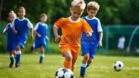 “亚冬会女子冰壶赛：中国队以2-7负于韩国队，错失金牌，屈居亚军”